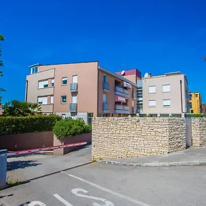 https://apartman-dora-porec.in-istria.net