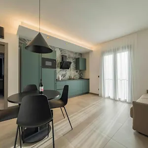 https://apartmentsgarda-residenza-garda-deluxe.hotelinveneto.com